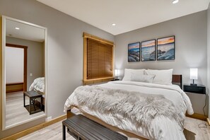 1 bedroom, desk, iron/ironing board, travel cot - Near Northstar Village | Views | Pool + Gym Access (Truckee)