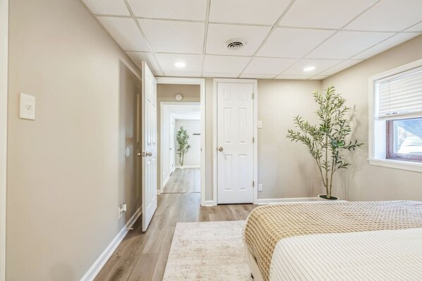 Desk, WiFi, bed sheets