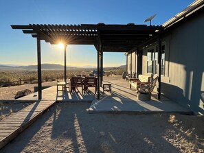 屋外ダイニングエリア