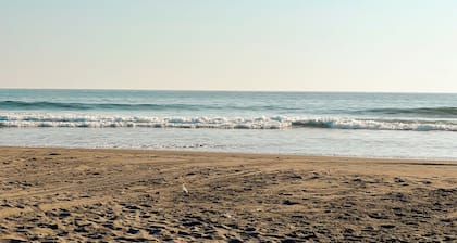 Un paraíso en Playa Dorada: Casa moderna a pocos pasos de la playa.