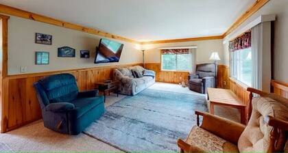 Quiet 3-bedroom house with AC, WiFi in Woodruff available for mid-term rentals