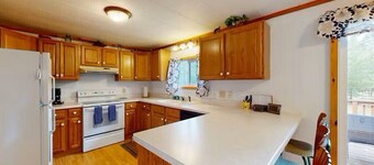Quiet 3-bedroom house with AC, WiFi in Woodruff available for mid-term rentals
