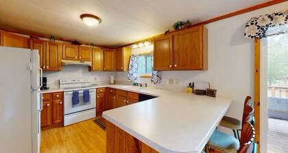 Quiet 3-bedroom house with AC, WiFi in Woodruff available for mid-term rentals