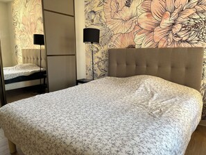 4 bedrooms, bed sheets