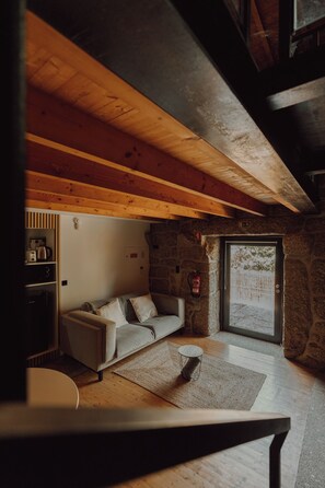 Una Smart TV, una chimenea