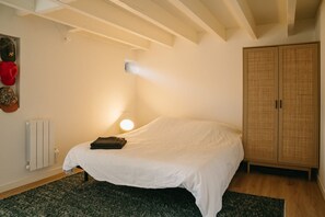 2 bedrooms, desk, iron/ironing board, WiFi - Charming renovated house with small pool in the La Bastide district (Bordeaux)