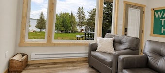 "Haufer Hall" - Charming 2-bedroom cabin on beautiful Little Boy Lake.