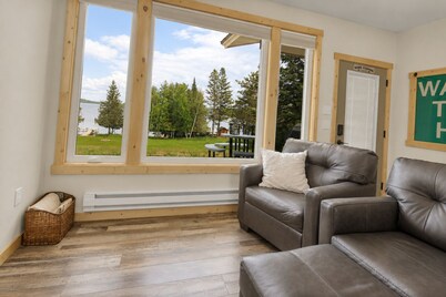 "Haufer Hall" - Charming 2-bedroom cabin on beautiful Little Boy Lake.