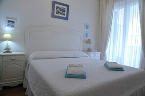 4 slaapkamers, een bureau, een strijkplank/strijkijzer, gratis wifi