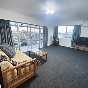 Smart TV, books - Accommodation with a nice view (Wellington)