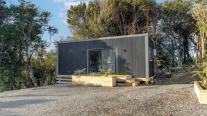 Exterior - Evening Cove (Stewart Island / Rakiura)
