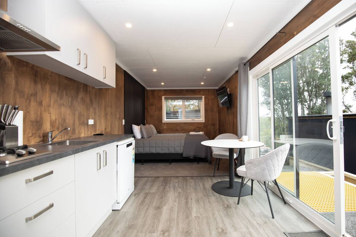 Deluxe Apartment, Garden View