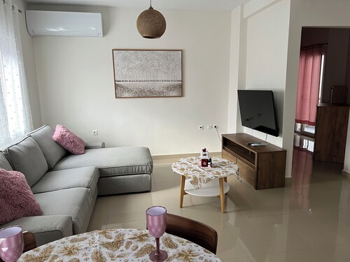 Sweet Home Mitropoleos