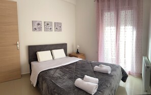2 bedrooms, desk, soundproofing, iron/ironing board - Sweet Home Mitropoleos (Kastoria)