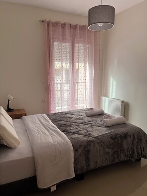 2 bedrooms, iron/ironing board, WiFi, bed sheets