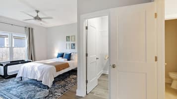 3 bedrooms, desk, travel crib, WiFi