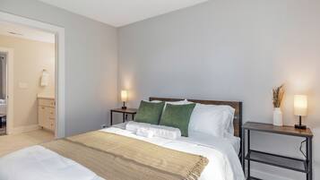 3 bedrooms, desk, travel cot, WiFi