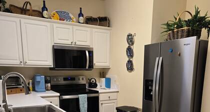 Sandpiper Bay golf course. 4 mi to beach. 3 bd, 2 ba, new kitchen, pool & more