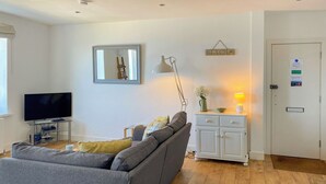 TV - 1 bedroom accommodation in Sennen (Sennen)