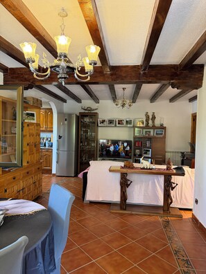 Dining - Rural Apartment with a Pool Near Madrid | Children and Pets Welcome (Sotolargo)