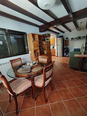 Dining - Campo cerca de Madrid – Kids & pets welcome (Sotolargo)