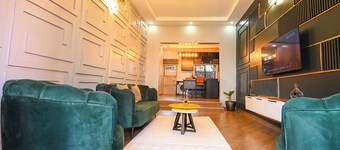 Cascade Cove 3-bedroom villa in Kampala - Jacuzzi and Gazebo with Fountain