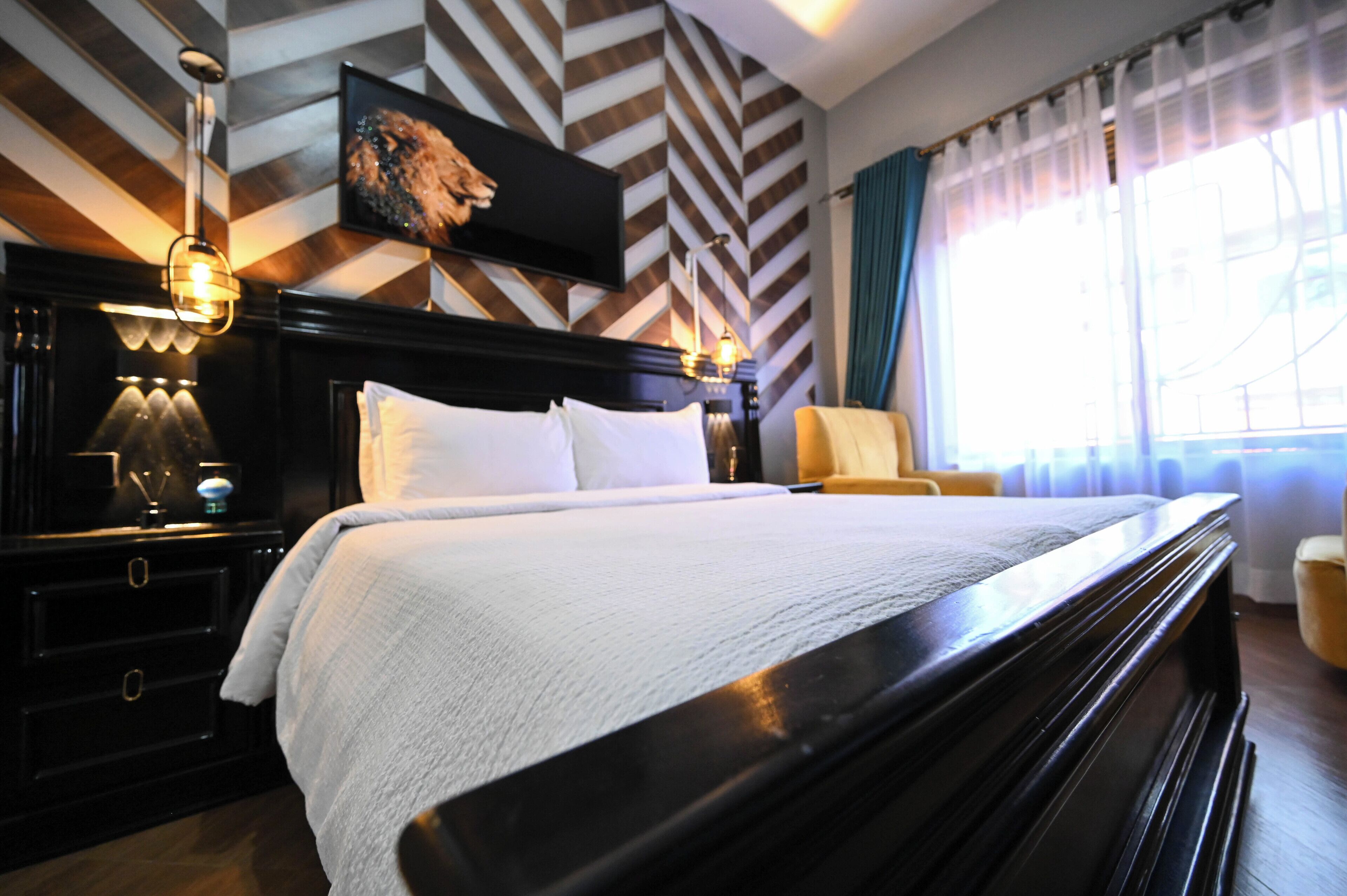 3 bedrooms, desk, iron/ironing board, free WiFi