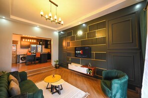 Smart TV, video games, books, computer monitors - Cascade Cove 3-bedroom villa in Kampala - Jacuzzi and Gazebo with Fountain (Kampala)