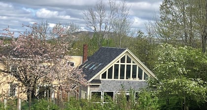 Brand-new studio by Camden Hills with AC, WiFi