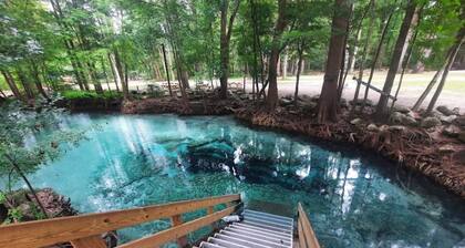 Spacious 5-bedroom house with AC, WiFi in pleasant Alachua