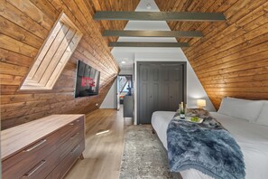 4 slaapkamers, een bureau, een strijkplank/strijkijzer, reisbedje