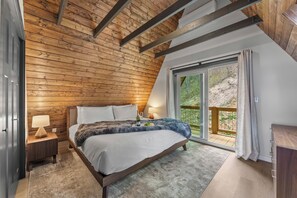 4 Schlafzimmer, Schreibtisch, Bügeleisen/Bügelbrett, Reisekinderbett
