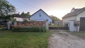 المنطقة المحيطة بالمنشأة