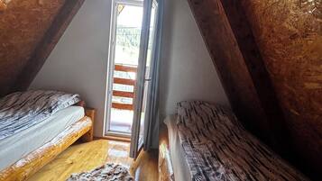 2 bedrooms, travel crib, WiFi, bed sheets