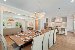 Dining - Luxe Beach Retreat Walk to Beach Pool Spa, Golf Cart, Game Room & Putting Green (Santa Rosa Beach)