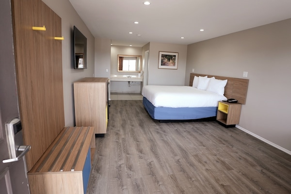 Classic Single Room | In-room safe, WiFi (free)