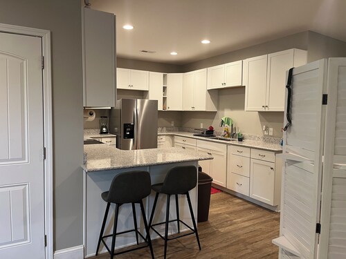 Spacious 2-bedroom apartment near Clemson University and Lake Hartwell.