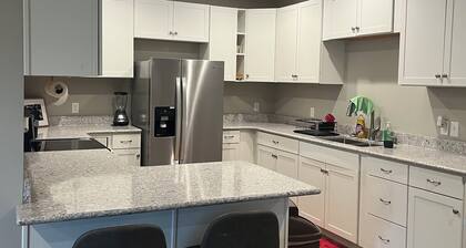 Spacious 2-bedroom apartment near Clemson University and Lake Hartwell.