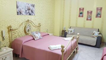 2 bedrooms, iron/ironing board, free WiFi, bed sheets