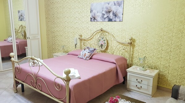 2 bedrooms, desk, iron/ironing board, free WiFi