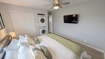 3 bedrooms, iron/ironing board, travel crib, free WiFi