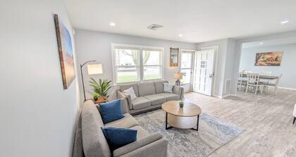 Relaxing River View Stay | Renovated 3BR Home