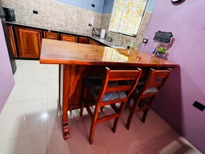 Microwave, stovetop - House with beautiful mountain views, tranquility and comfort close to everything. (Provincia de Puntarenas)