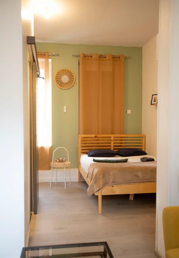 1 bedroom, WiFi, bed sheets