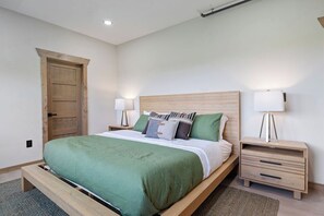 5 chambres, fer et planche à repasser, lit parapluie, Wi-Fi gratuit