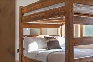 5 Schlafzimmer, Bügeleisen/Bügelbrett, Reisekinderbett, kostenloses WLAN