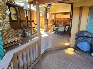 Outdoor dining - Dreaming Tree 1 a fabulous Ruidoso cabin perfect for a couple’s get-a-way (Ruidoso)