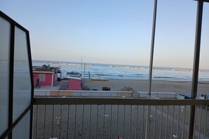Beach - CN010 - Cesenatico, large three-room apartment facing the sea with beach (Cesenatico)