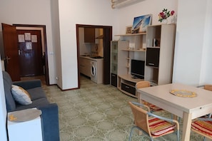 Interior - CN010 - Cesenatico, large three-room apartment facing the sea with beach (Cesenatico)