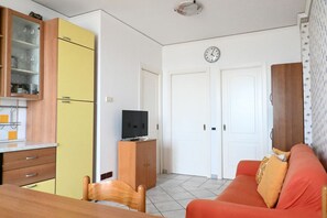 A compact living space with a dining area, kitchenette, and a sofa. - P056 – Porto Recanati, comfortable three-room apartment facing (Porto Recanati)